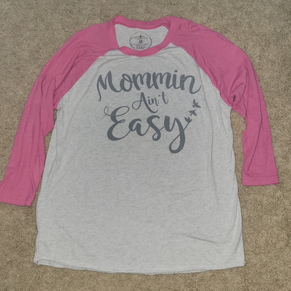 Mommin' ain't easy graphic tee